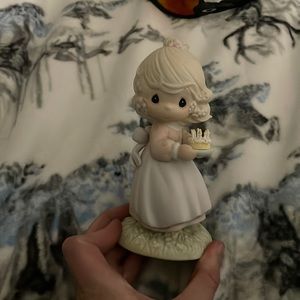 Precious moments birthday statue